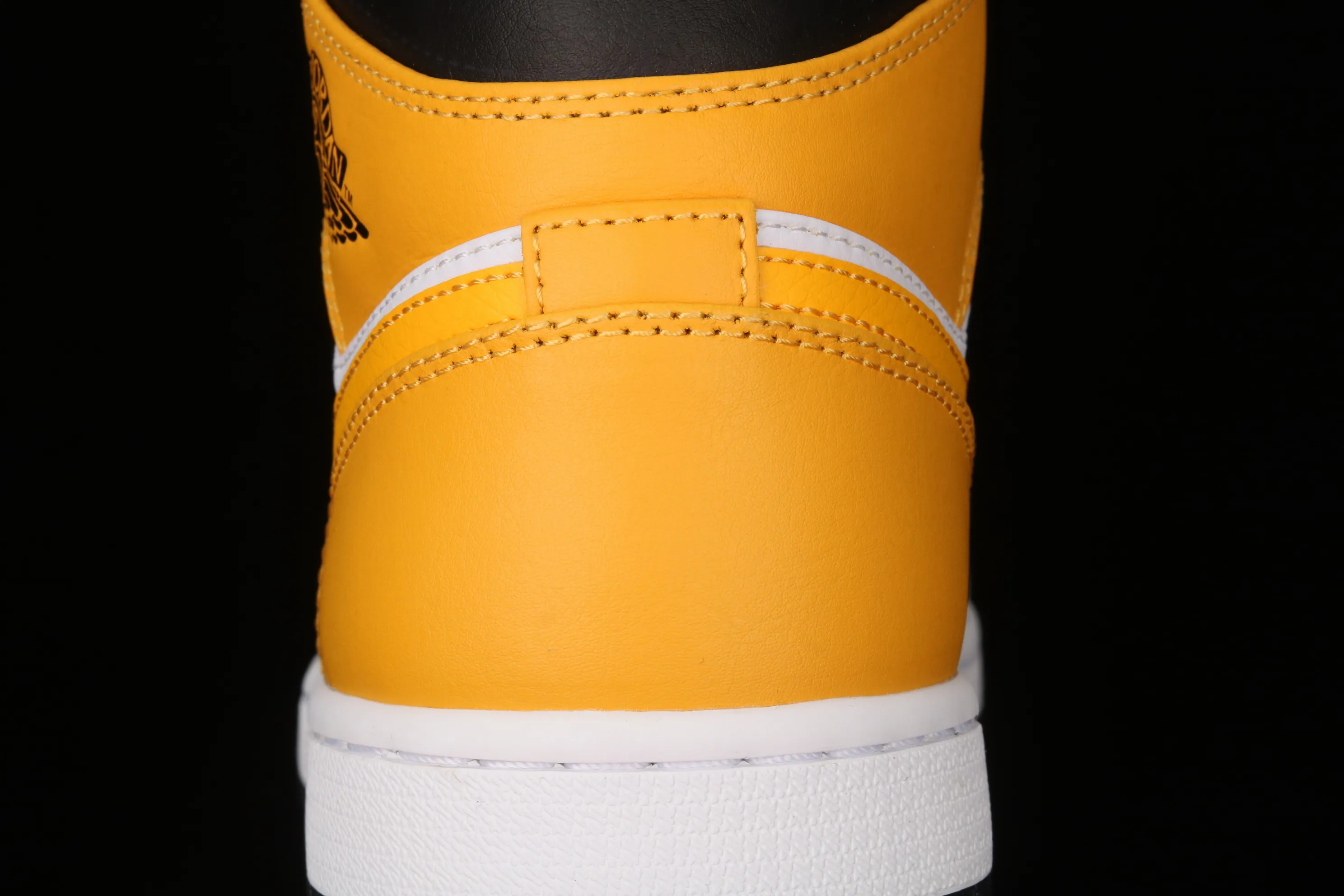 All categories Air Jordan Jordan series basketball shoes Air Jordan 1 Mid G version pure original Air Jordan 1 Mid AJ1 Joe 1 white and yellow Zhongbang basketball shoes 554724-170